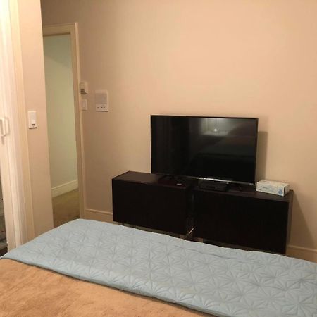 Comfort Cottage Guest Home Close Subway Station And Downtown Vancouver, Ubc, Restaurant And 7-Eleven Convenience Store 外观 照片