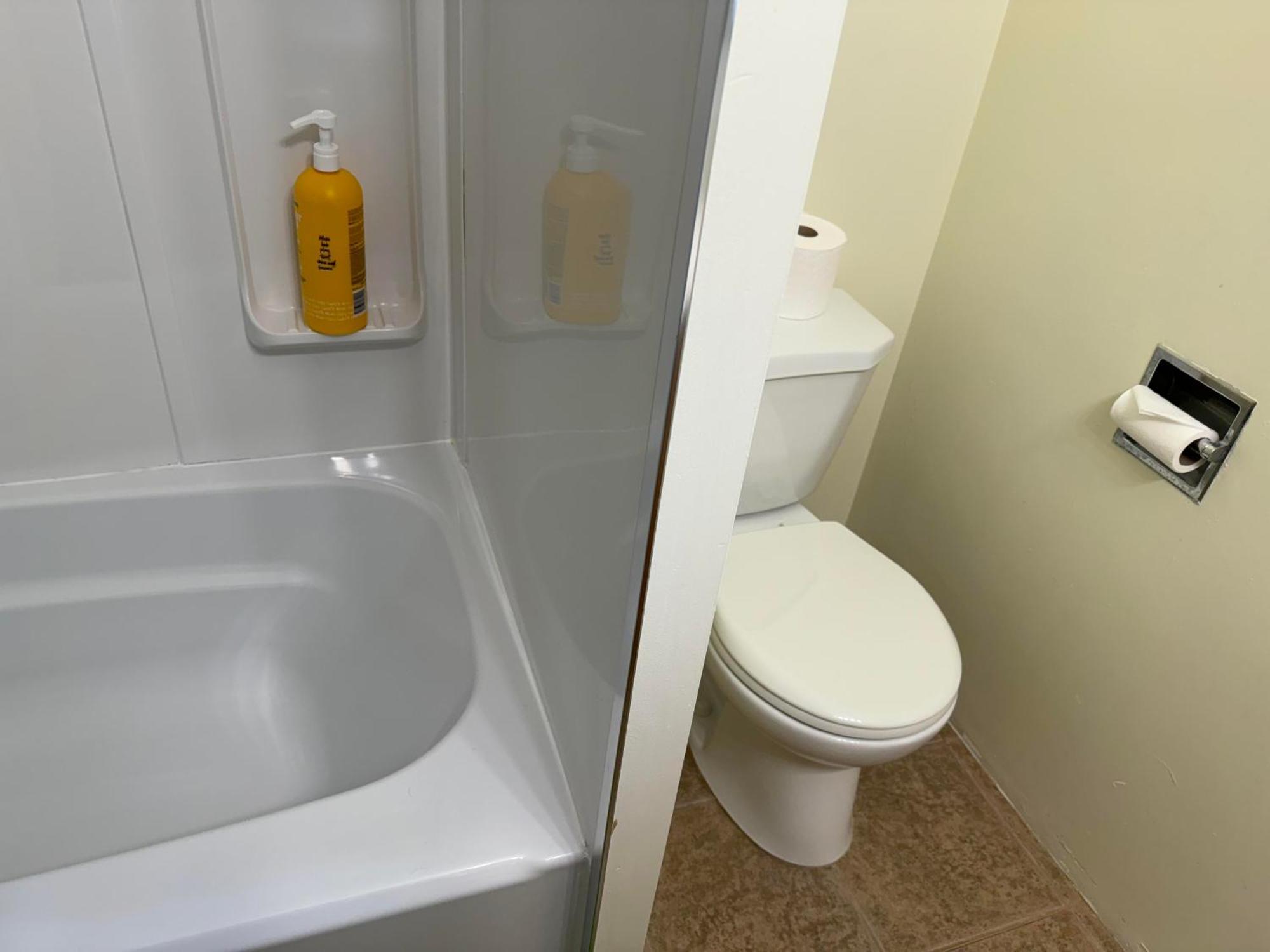 Comfort Cottage Guest Home Close Subway Station And Downtown Vancouver, Ubc, Restaurant And 7-Eleven Convenience Store 外观 照片